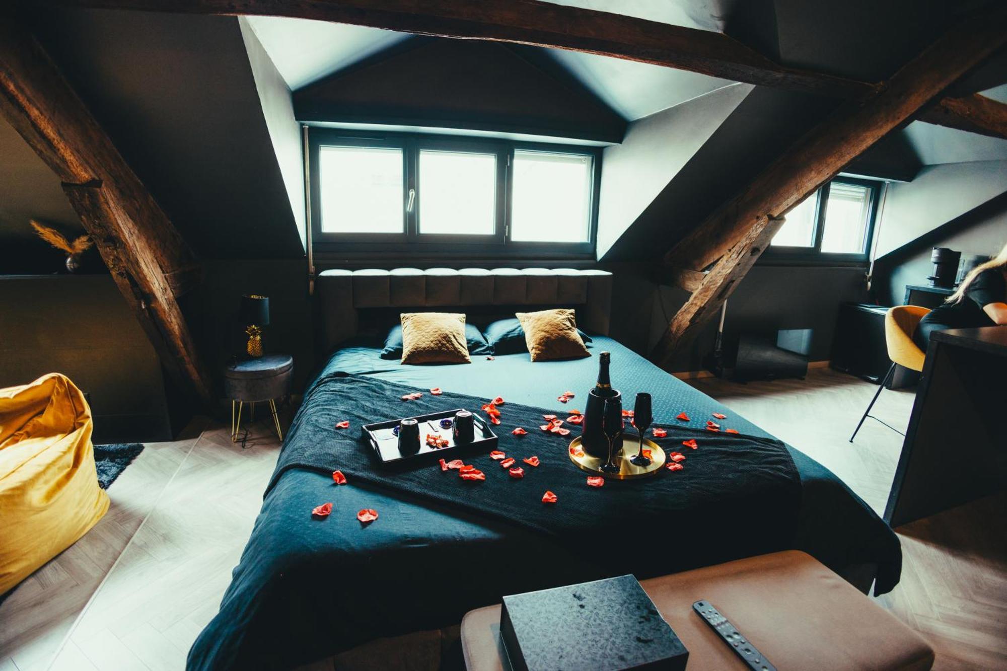 La Marble Room - Suite Balneo & Sauna Angers Exterior foto